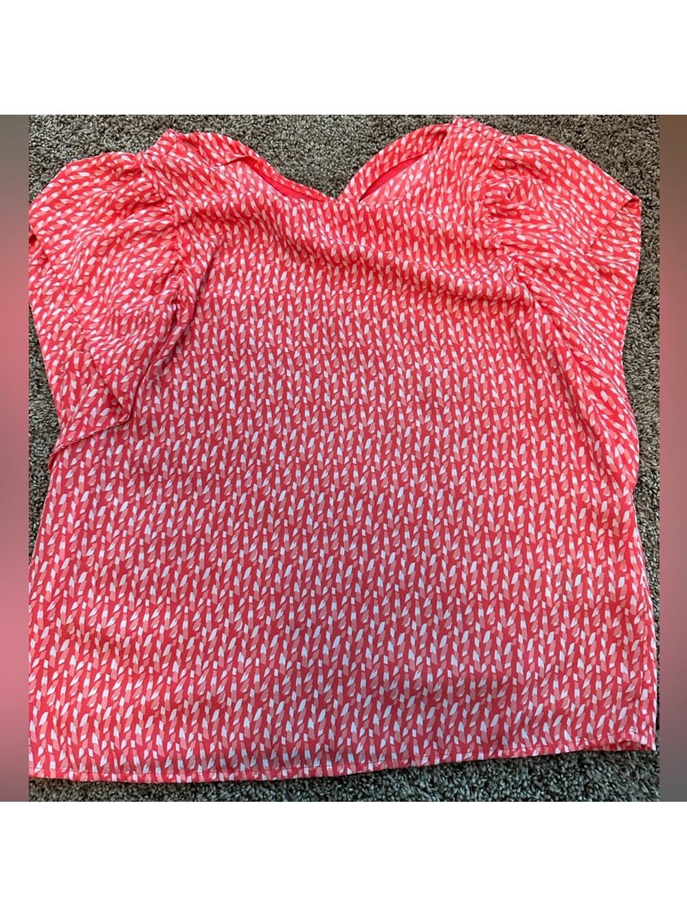 Banana republic women’s size small flowy arm, blouse, pink white accents